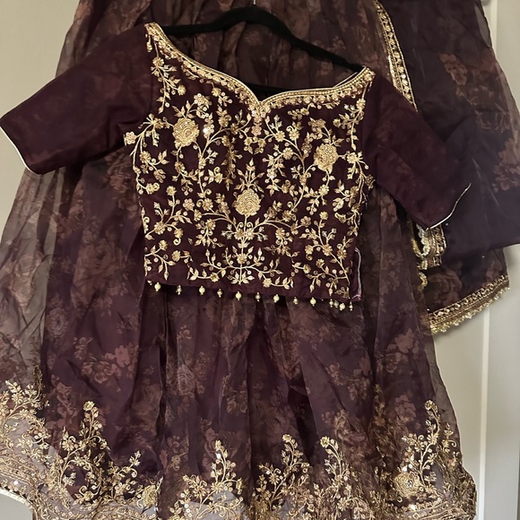 Hand embroidery brown lengha from lashkara only worn once - Picture 1 of 2